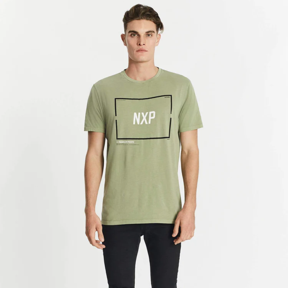 NENA & PASADENA MENS DARK SOUL SCOOP BACK TEE